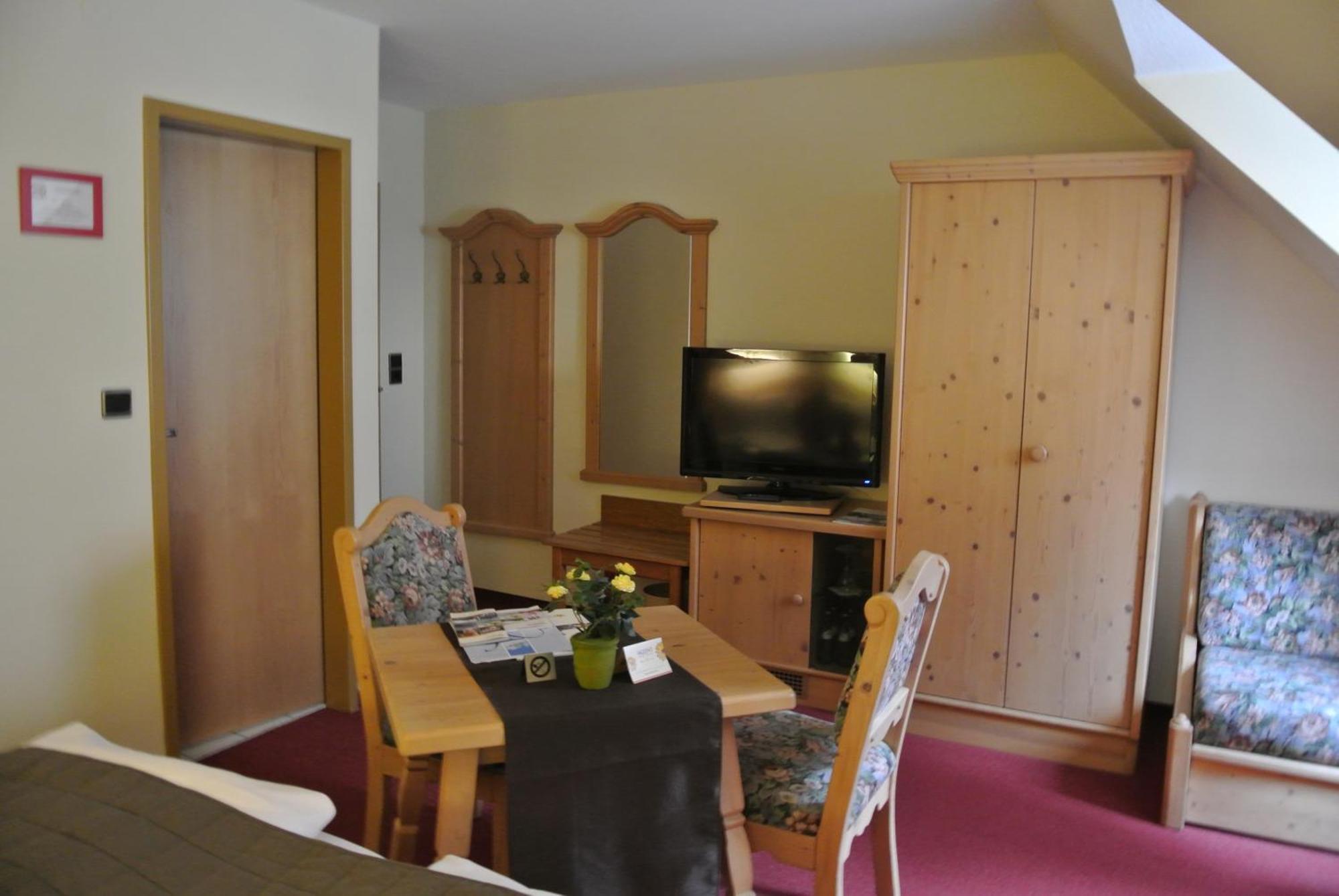 Akzent Hotel Am Bach Деттельбах Екстер'єр фото
